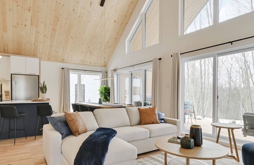 Pont-Rouge Ski Chalet | Trinity - Family Comfort Getaway - Spa & Nature