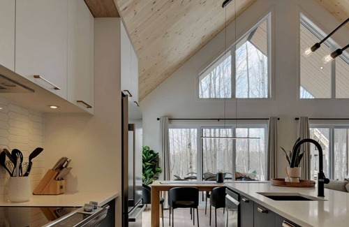 Pont-Rouge Ski Chalet | Trinity - Family Comfort Getaway - Spa & Nature