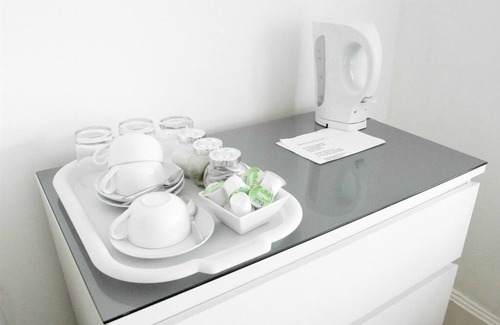 Kew Apartment | Triple Room Ensuite @ Kew Rooms