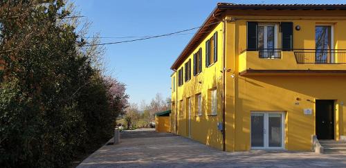 Castel San Pietro Terme Apartment | Triple room in Frassino Apartment