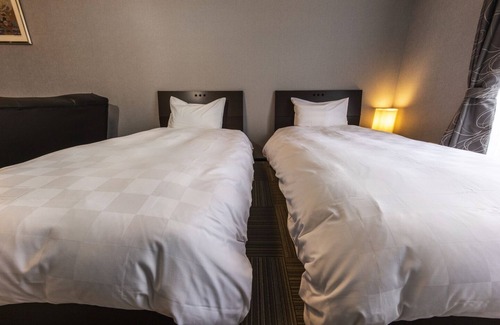 Higashiyama Hotel | Triple Room River view