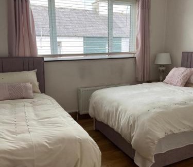Clara House | Triple Room with Private Bathroom at Caroline's Guest House, River Street, Clara