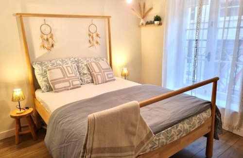 Sedan Apartment | Triplex bohème près du Château à Sedan, idéal 2 couples