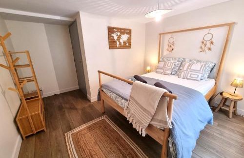 Sedan Apartment | Triplex bohème près du Château à Sedan, idéal 2 couples