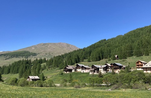 Molines-en-Queyras Apartment | Triplex Spacieux et Atypique vue sur les Montagnes