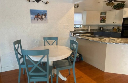 Sarasota House | Trish's Beach Retreat with Pool/Spa by Siesta Keys