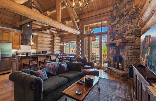Mountain Village House | TRISTANT 108- Luxurious Log Cabin Townhome with Ideal Location