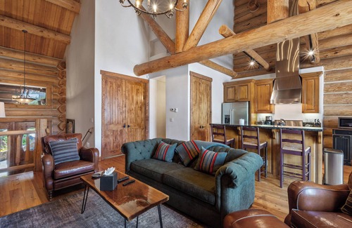 Mountain Village House | TRISTANT 108- Luxurious Log Cabin Townhome with Ideal Location
