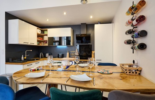 Collioure Apartment | Troglodyte Jacuzzi in the City Centre, nearby the beach, Patio, A/C, WiFi