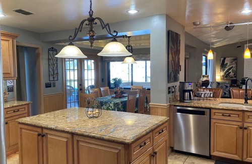 Hidden Lake Estates House | Trop Resort Home,4 Kings & Qn, Spa, Tiki Bar, PoolBath, Margarita Machine, Grill