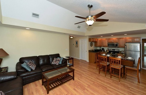 Sarasota House | TROPICAL 2 BEDROOM "TREE HOUSE" UNIT "A" ON EQUINE RANCH