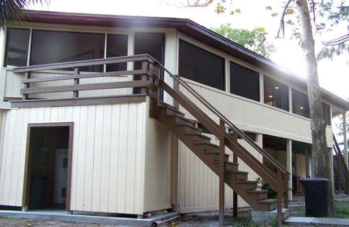 Sarasota House | TROPICAL 2 BEDROOM "TREE HOUSE" UNIT "A" ON EQUINE RANCH