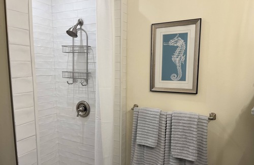 Historic Kenwood Cottage | Tropical Cottage Oasis W/ secluded patio minutes from downtown!