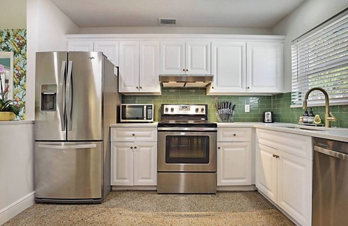 Boynton Beach House | Tropical Escape near Beach! Tons of parking!