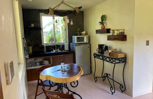 Alfredo V. Bonfil Cottage | Tropical Garden Stay Just Minutes from Airport