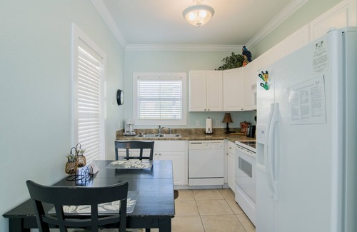 Ono Island Condo | Tropical Haven: Resort Condo Retreat with Oasis Pool and Poolside Tiki Bar