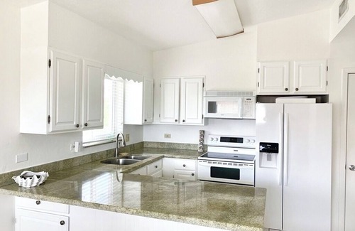 Tavernier House | Tropical Keys Retreat – Fully Furnished 3 Bed, 3 Bath Waterfront Gem. Sleeps 8