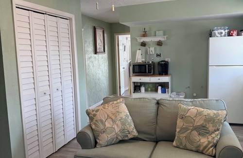 Tavernier House | Tropical Keys Retreat – Fully Furnished 3 Bed, 3 Bath Waterfront Gem. Sleeps 8