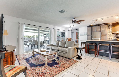 Stuart House | 'Tropical Landing' Stuart Home w/Pool + Grill!