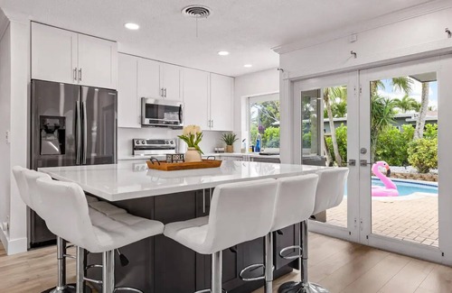 Fort Lauderdale House | Tropical Oasis with Heated Pool and Cabana Bar