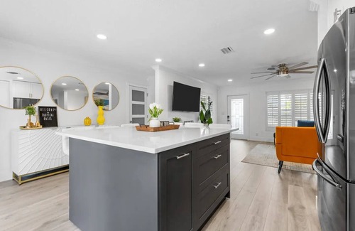 Fort Lauderdale House | Tropical Oasis with Heated Pool and Cabana Bar