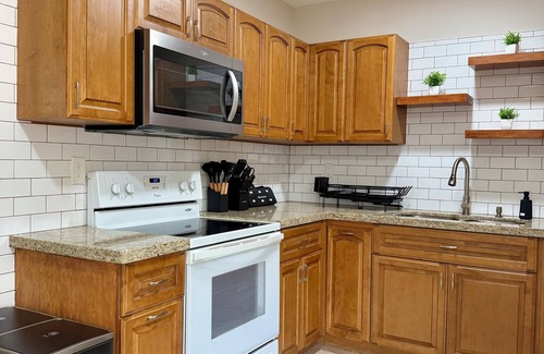 Central Fort Lauderdale House | Tropical Paradise: Near Beach, Cruise, Airport & Stadium