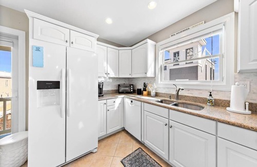 Surf City House | Tropical Paradise 1 Off Beach!
