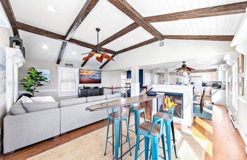 Surf City House | Tropical Paradise 1 Off Beach!