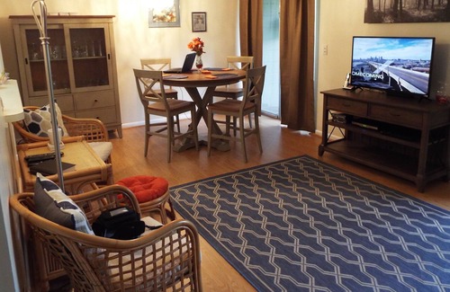 Deltona Lakes Condo | Tropical Paradise Close to Beach and Theme Parks