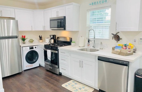 North Pacific Beach Apartment | Tropical Paradise Condo with WiFi+ AC!