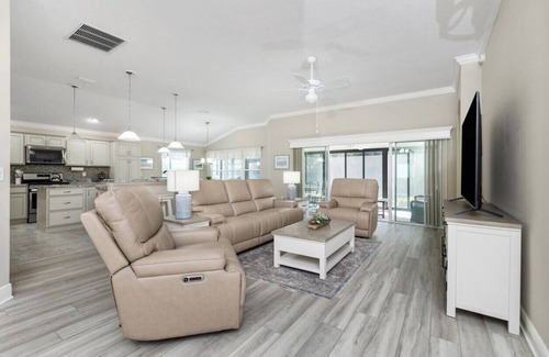 Wildwood Apartment | Tropical Private Fenney Escape