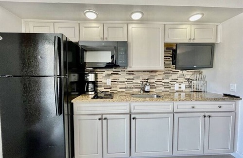 Windy Hill Condo | Tropical Resort, Beachfront Condo with upgrades amazing oceanfront views! 1518