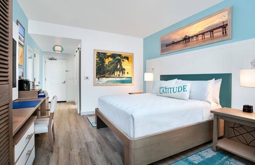 Fort Myers Beach Resort | Tropical Romantic Getaway Steps Away from Sand w/Exclusive Beach Club Access