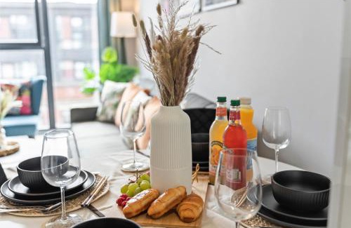 Bordesley Apartment | Tropical Suite - 2 Bed 2 Bath City Centre Netflix Games - Exclusive Weekly and Monthly DEALS - Raozee Homes