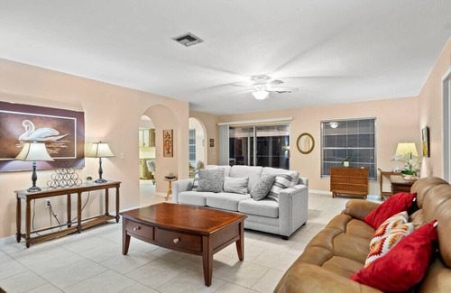 Port Charlotte House | Tropical Sunset for 8!