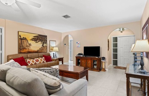 Port Charlotte House | Tropical Sunset for 8!