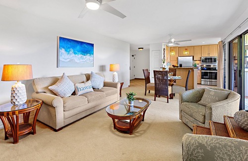 Wailea Condo | Tropical-themed condo with sweeping coastal views
