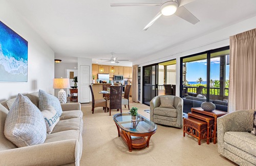 Wailea Condo | Tropical-themed condo with sweeping coastal views