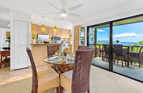 Wailea Condo | Tropical-themed condo with sweeping coastal views