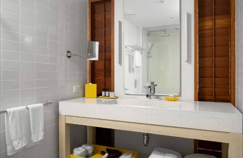 Waikiki Hotel | Tropical Tranquility by the Beach in Waikiki! Outdoor Pools, Partial Ocean View!