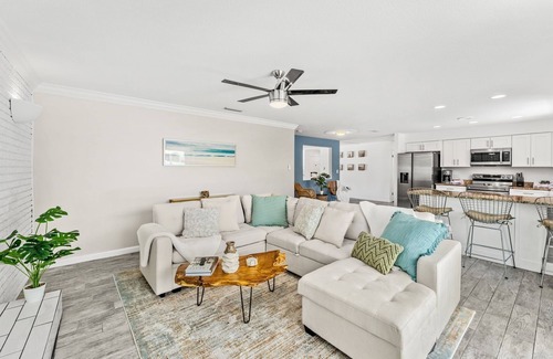 Golden Beach Estates House | Tropical-Inspired Beachside Home w/BBQ Grill & Heated Pool ☀️