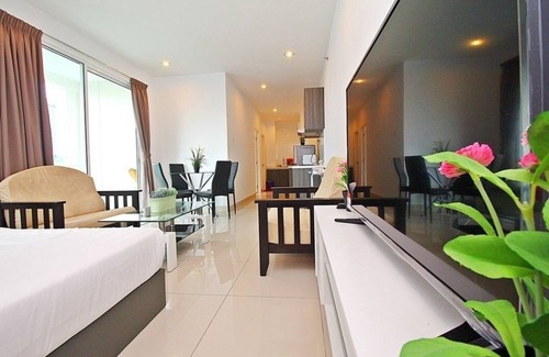 Downtown George Town Apartment | Tropical Vacation Stay with Seaview