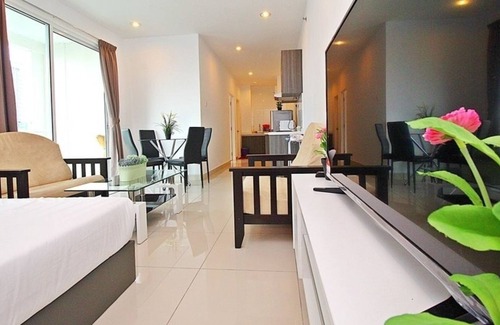 Downtown George Town Apartment | Tropical Vacation Stay with Seaview