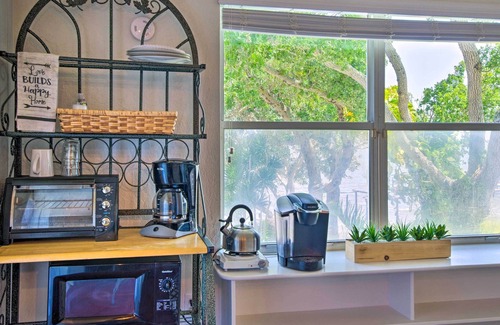 Tropic Villa | Tropical Villa: Screened Porch & Water View!