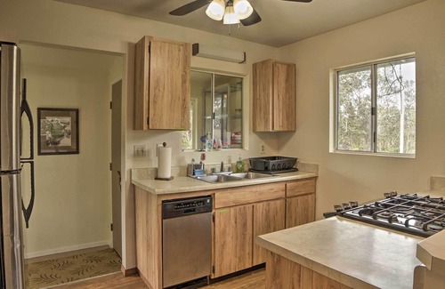 Ohia Estates House | Tropical Volcano Bungalow < 4 Mi to Nat'l Park!