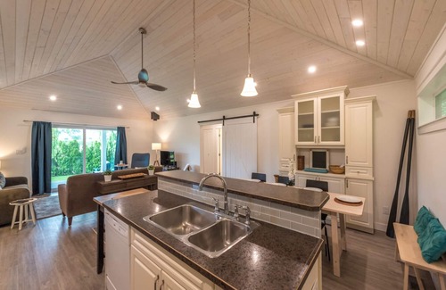 Okanagan-Similkameen House | Trout Creek Charmer Steps to Okanagan Lake, Tennis Courts & Winery