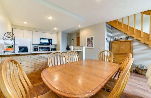 Harbor Springs Apartment | Trout Creek Resort Condo - 1 Mi to Nubs Nob!