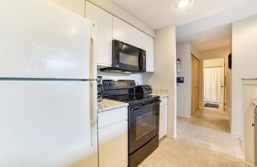 Harbor Springs Apartment | Trout Creek Resort Condo - 1 Mi to Nubs Nob!
