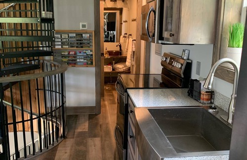 Sugar Grove Cabin | Trout Fish from your backyard! Hot Tub & 1 mi to VC Park!