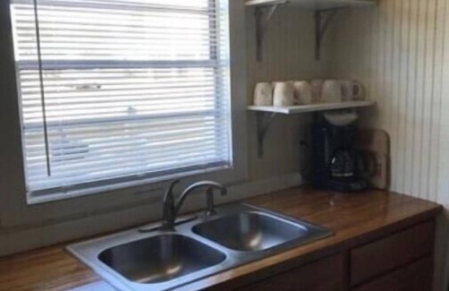 East End House | TROUT Steps to beach. Lovely two bedroom with screened porch and pool.